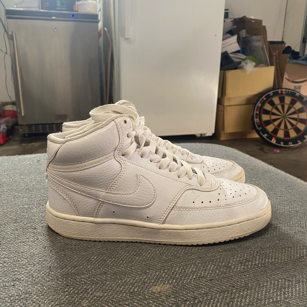 Nike Vision Court Sneaker
